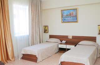 Отель Hotel Zumrat Караганда Стандартный двухместный номер с 2 отдельными кроватями-1