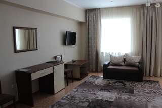 Отель Hotel Zumrat Караганда Одноместный номер с собственной ванной комнатой-1