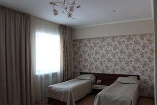 Отель Hotel Zumrat Караганда Стандартный двухместный номер с 2 отдельными кроватями-4